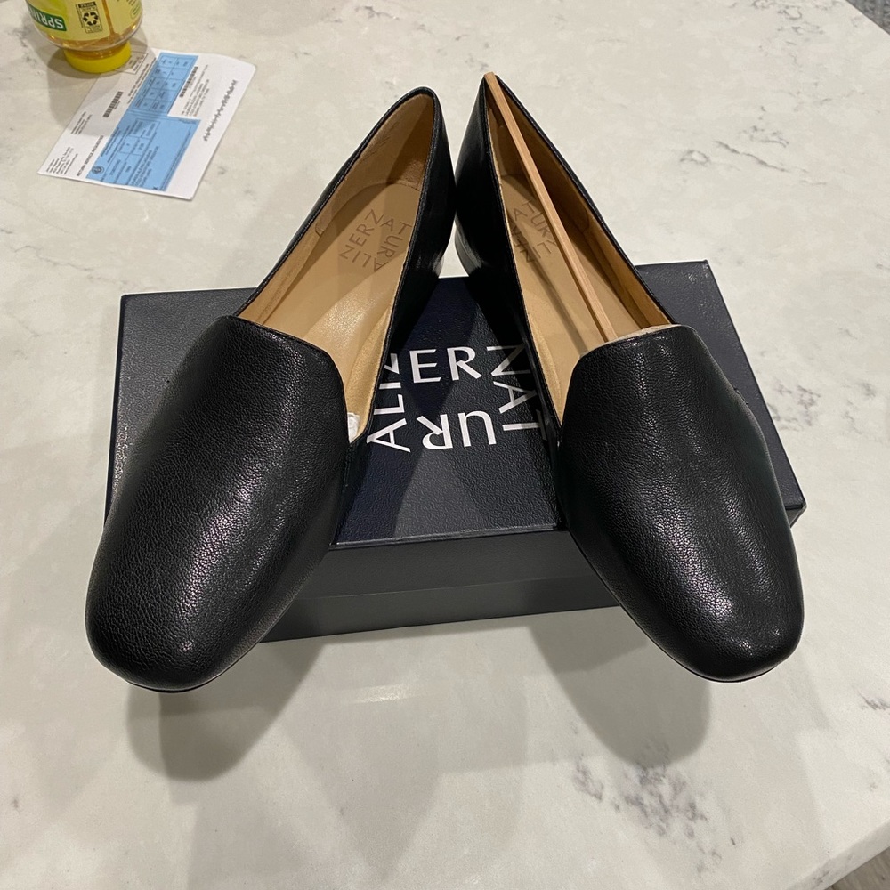 NIB Naturalizer Flats